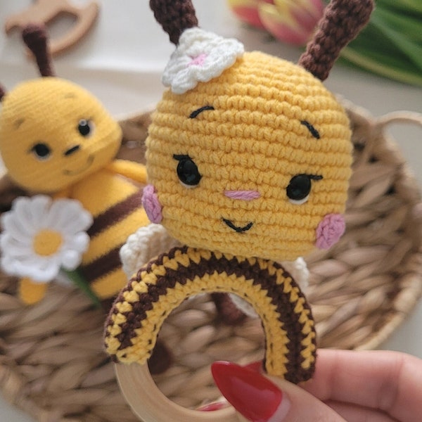 Bee rattle crochet Babyshower gift Newborn baby first toy Sensory developing cute toy First birthday gift New parents gift bee cotton toy