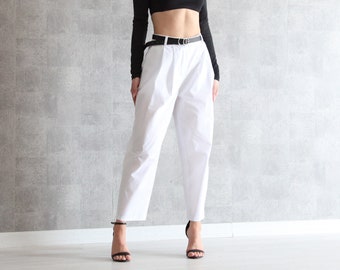 Pantalon blanc coupe carotte avec pinces sur le devant et poches latérales | 100 % fait main | Pantalon taille haute avec braguette zippée sur le devant et fermeture boutonnée