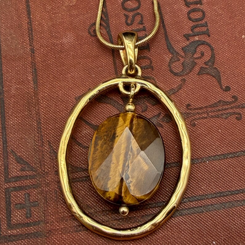Vintage Lia Sophia Tiger’s Eye Pendant Necklace – Adjustable 16–19 Inch Gold Tone Chain image 12