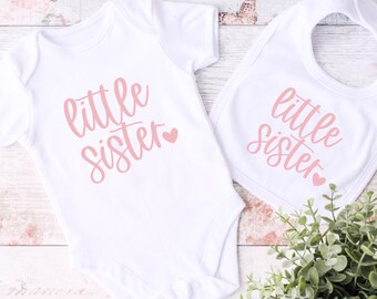 Little Sister Bodysuit | Personalised Little Sister Baby Coming Home Outfit | Matching Bib | Baby Shower Gift | Baby Announcement