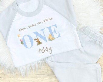 Pijamas de cumpleaños grises de Winnie Pooh para niños / Pijamas de cumpleaños personalizados de Winnie Pooh / Cuando me despierte seré / Pijamas de cumpleaños grises para niños