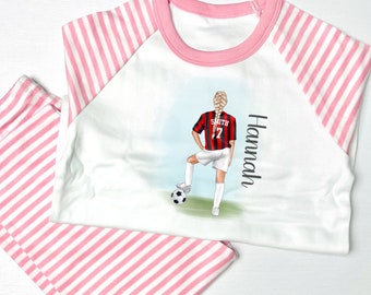 Pijamas de fútbol de rayas rosas para niñas / Pijamas de fútbol personalizados para niñas / Pijamas de futbolista totalmente personalizables para niñas / Fanático del fútbol para niñas