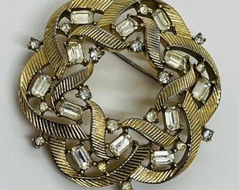 Gorgeous Signed Trifari Gold Tone + Imitation Diamond Stones Brooch. Fabulous Swirling Faux Diamond Vintage Trifari Signed Lapel Brooch.