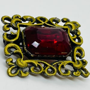 Fabulous Simulated Red Ruby Rectangular Brooch. Stunning Faux Red Ruby Geometric Rectangle Brooch. Brass Tone Red Stones Rectangle Brooch. image 9