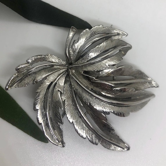 Hollywood leaf brooch - Gem