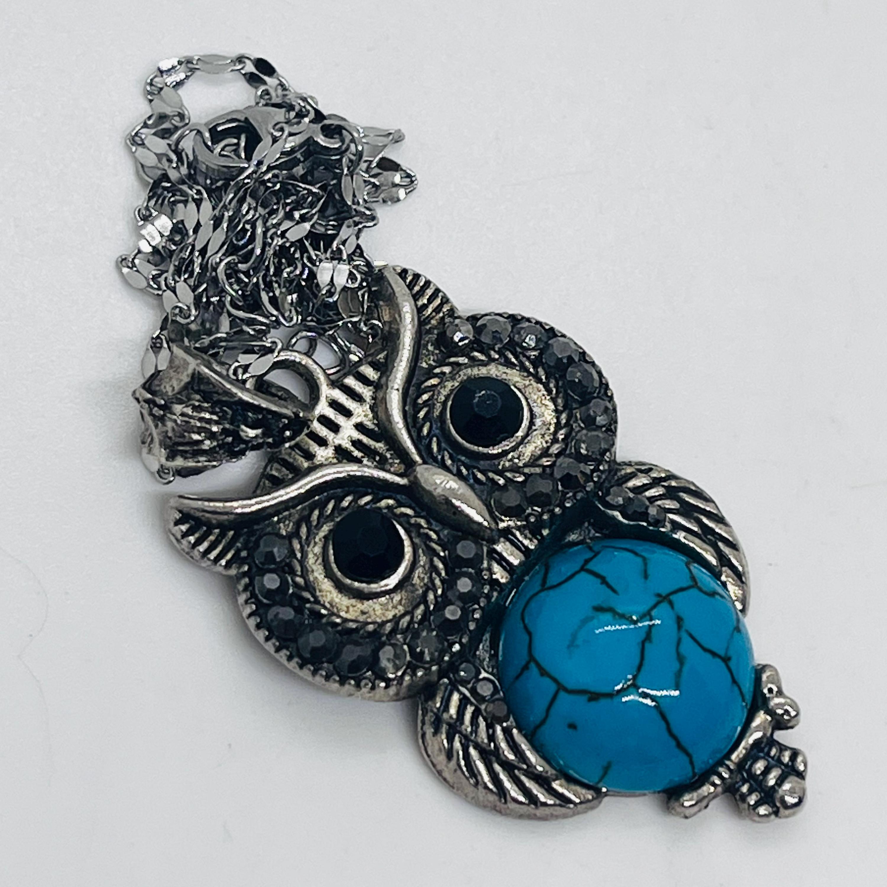 Striking Silver Tone Faux Blue Turquoise Owl Bird Pendant Necklace + Trace Chain. Fabulous Silver To