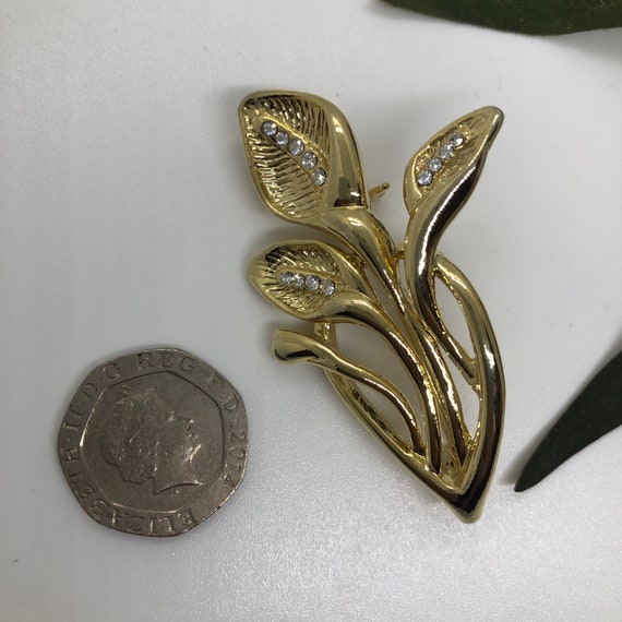 Gorgeous Gold Tone Simulated Diamond Lily Brooch.… - image 10