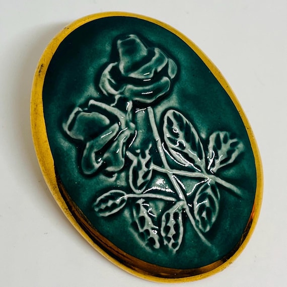 Beautiful Channel Islands Ceramic Oval Brooch with Rose Flower Design. Striking Vintage Floral Roses Green Ceramic Oval Brooch.