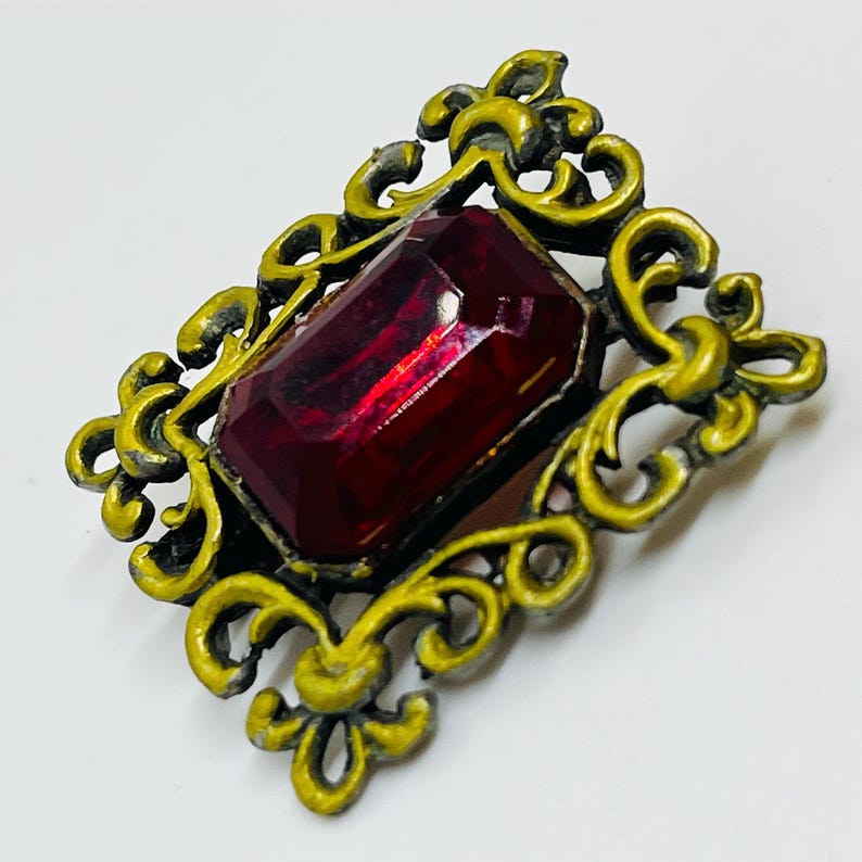 Fabulous Simulated Red Ruby Rectangular Brooch. Stunning Faux Red Ruby Geometric Rectangle Brooch. Brass Tone Red Stones Rectangle Brooch. image 10