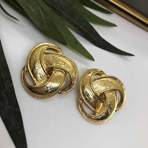 Stunning Large Retro Gold Tone Infinity Clip On E… - image 1