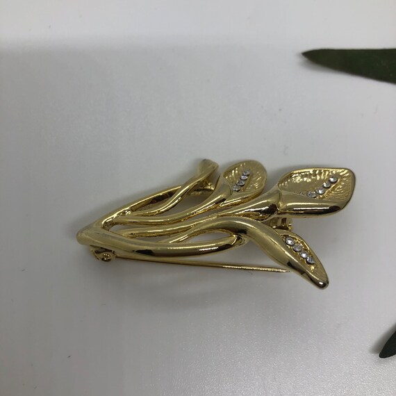 Gorgeous Gold Tone Simulated Diamond Lily Brooch.… - image 7