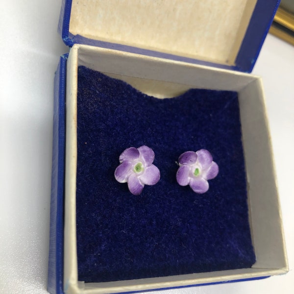 Fabulous Gladstone Pottery Museum Ceramic Purple Floral Stud Earrings. Beautiful Purple Flower Ceramic Stud Earrings from Gladstone Pottery