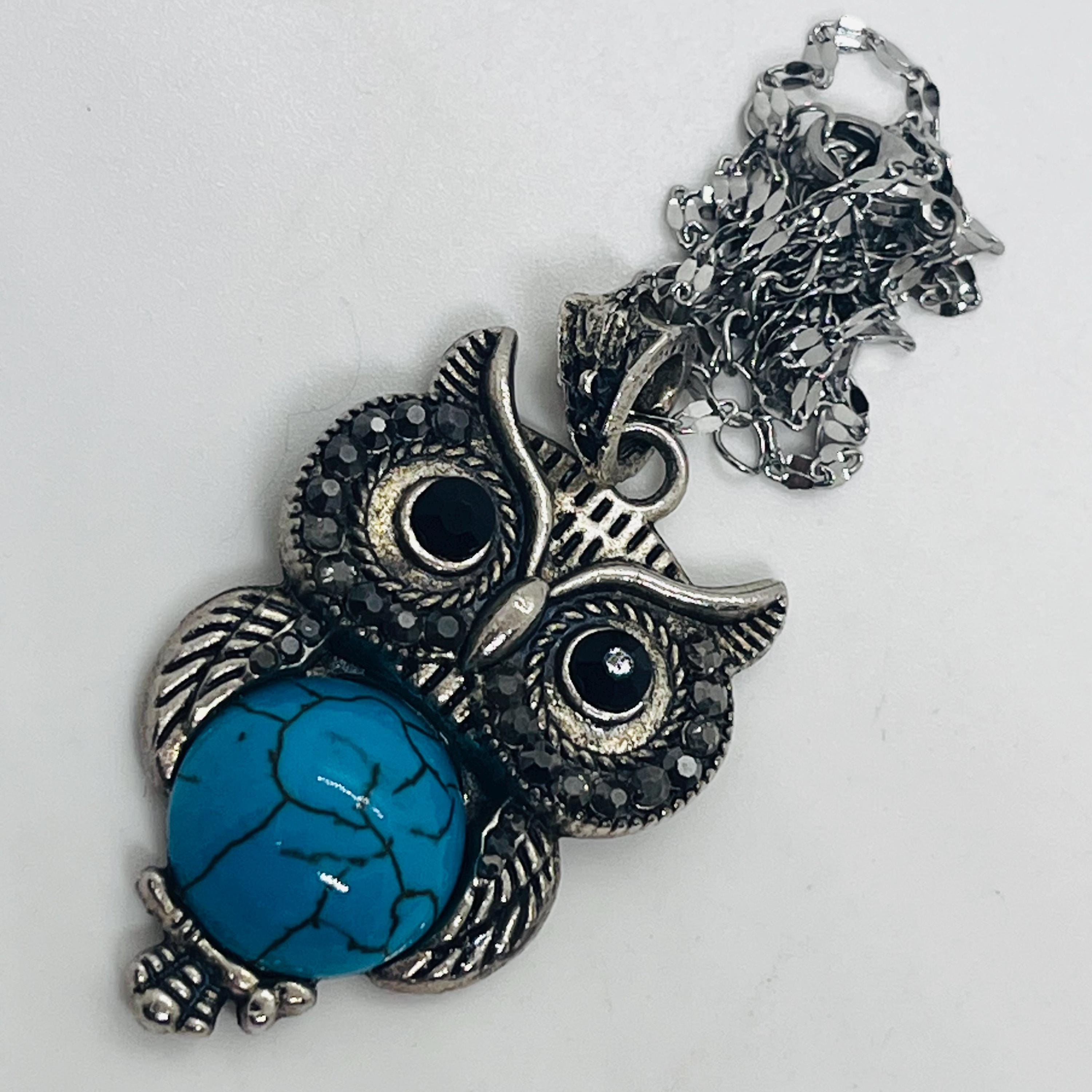 Striking Silver Tone Faux Blue Turquoise Owl Bird Pendant Necklace + Trace Chain. Fabulous Silver To