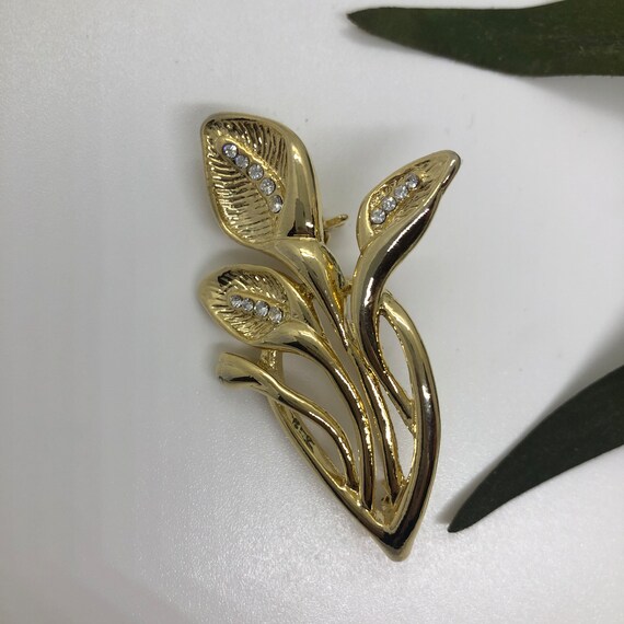 Gorgeous Gold Tone Simulated Diamond Lily Brooch.… - image 2