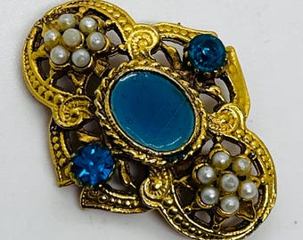 Stunning Gold Tone Teal Green Rhinestones + Imitation Pearl Regency Style Brooch. Beautiful Green Rhinestones + Enamel + Faux Pearl Brooch.