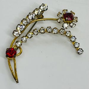 Gorgeous Imitation Red Ruby  + Faux Diamond Gold Tone Floral Brooch. Beautiful Vintage Flower Brooch with Simulated Deep Red Crystals.