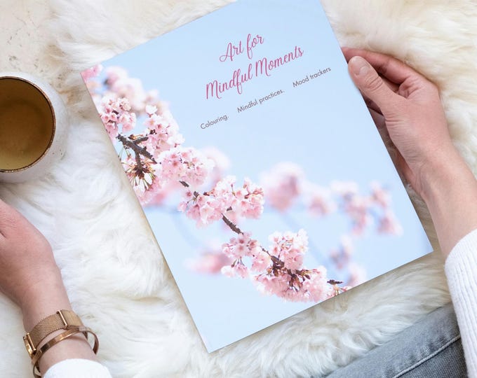 Art for mindful moments. A colouring book for adults with meditation practices and mood trackers