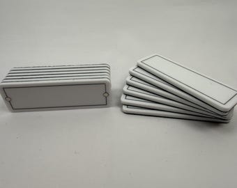 Fichas de juego de Age of Sigmar: Acrílico blanco, borde negro, base de fieltro (7,6 cm x 2,5 cm)