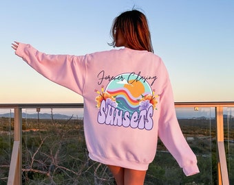 Forever Chasing Sunsets Sweatshirt Sunset Hoodie Beachy Surf Sweatshirt Hoodie med text på ryggen Hawaii Sweatshirt Kokosflickakläder