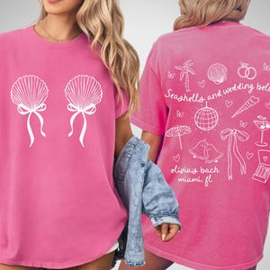 Muscheln und Hochzeitsglocken Bachelorette Shirts, personalisierte Küsten Bach, benutzerdefinierte Strand Bachelorette, Tshirt Seashell Hens Party Outfit