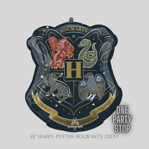 K&ouml;nnte beinhalten: Ein 22-Zoll (56 cm) Harry Potter Hogwarts Crest Ballon. Der schildf&ouml;rmige Ballon zeigt das Hogwarts-Wappen mit einem L&ouml;wen, einer Schlange, einem Dachs und einem Adler. Der Ballon ist dunkelblau mit goldenen und roten Akzenten, und der Text "Hogwarts" steht oben.