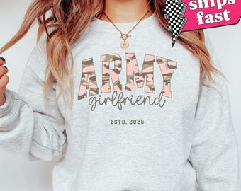 Benutzerdefinierte stolze Armee Freundin Sweatshirt mit Namen, personalisierte Armee Solider Familie Shirt, stolze Armee Frau Militär Mutter Familie Sweatshirt