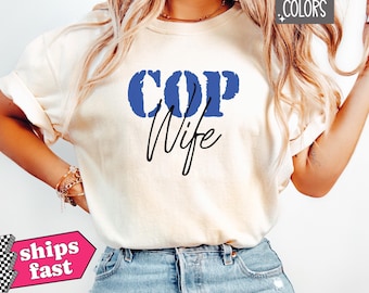Polisfru i komfortfärger, polisfru-t-shirt, damskjorta för polisfru, jubileumsjulpresent till fru, fru i första hjälpen-t-shirt