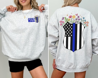 Sudadera personalizada para esposa de policía, camiseta de policía personalizada con estilo, camiseta para esposa de oficial de policía, sudadera familiar de policía con insignia de línea azul y flores