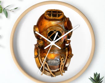 Reloj de pared con casco de buceo Mark V