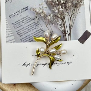 Natural pearl olive branch Brooch temperament simple brooch coat suit pin men&#39;s and women&#39;s accessories gift，Wedding Gifts