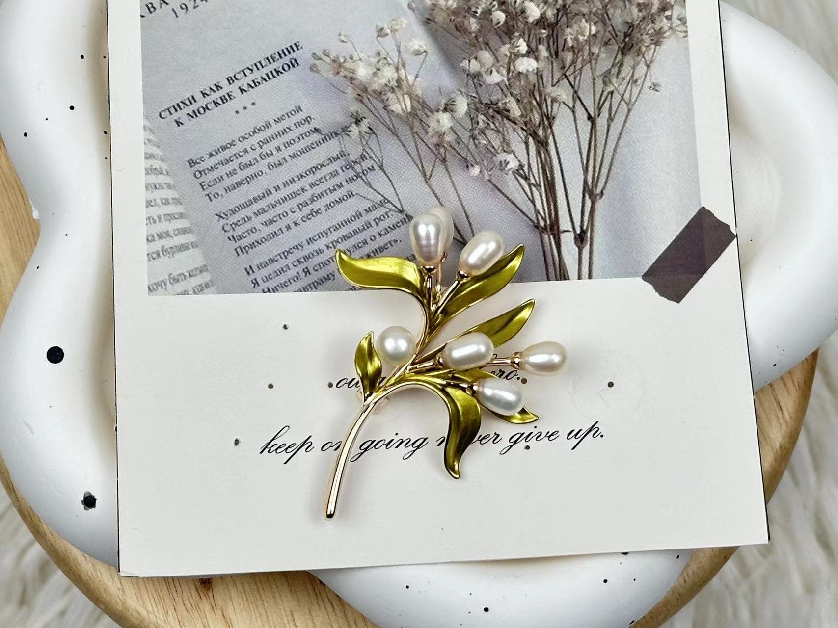 Natural pearl olive branch Brooch temperament simple brooch coat suit pin men's and women's accessories gift,Wedding Gifts