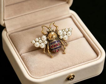 Broche vintage de abeja con perlas, pin de insecto estilo cottagecore, accesorio de suéter con diseño de abejorro dorado, regalo de entomología para amantes de los insectos, viene en caja de regalo.