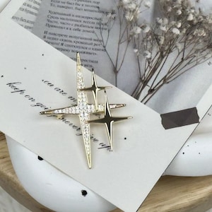 Star brooch, zircon pin, anti slip buckle of fixed clothes, sweater, suit accessories, gifts for her