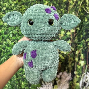 Gehäkelte Baby Goblin Plushie Handmade Amigurumi niedliche Stofftier Geschenk für Sie Geschenk für Ihn Weihnachtsgeschenk für Kinder Geburtstagsgeschenk