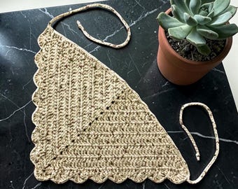 Gehaakte katoenen bandana met geschulpte rand: handgemaakte haarsjaal
