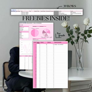 Op de afbeelding: Een roze en witte spreadsheet met een cirkeldiagram en een lijndiagram. De spreadsheet heeft de titel "Simple Income Spreadsheet - Small Businesses" en bevat kolommen voor omzet, uitgaven en uitgavenbeschrijving. De tekst "FREEBIES INSIDE!" staat in grote, roze letters bovenaan de afbeelding.