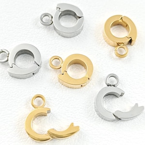 Può includere: Sei chiusure in metallo argentato e dorato per la creazione di gioielli. Le chiusure sono rotonde e hanno un'apertura a cerniera. Sono perfette per collane, braccialetti e altri progetti di gioielli.