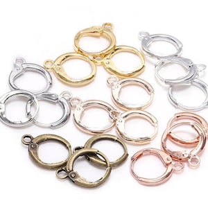 Pode incluir: Conjunto de argolas para brincos em vários tamanhos e acabamentos, incluindo prata, ouro, bronze e ouro rosa.