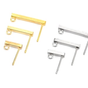 Può includere: Quattro paia di chiusure per orecchini, due dorate e due argentate, con una barra dritta e un anello in alto. Le chiusure sono di dimensioni diverse.