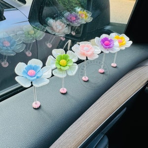 5pcs Mini Flower Shake Head Car Ornament, Handmade Car Dashboard Accessory, Car Screen Ornament, Kawaii Car Mirror Decor, Car Interior