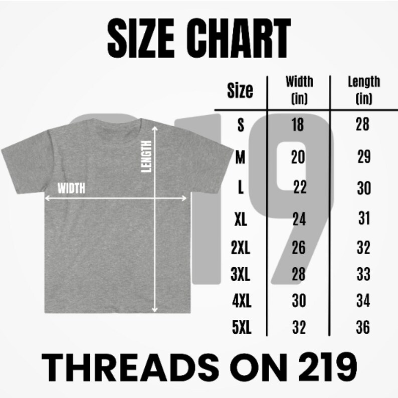 Op de afbeelding: Een grijs t-shirt met een maattabel, met afmetingen in inches. De tabel bevat maten S tot 5XL, met bijbehorende breedte- en lengtematen. De tekst "SIZE CHART" en "THREADS ON 219" zijn ook zichtbaar.