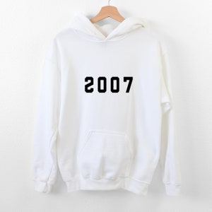2007 Hoodie, 17th Birthday Hoodie, Born in the 00s, Vintage 2007 Top, Born in 2007 Hoodie, 2007 shirt, 2007 Birthday Gift, 2007, 17 Birthday