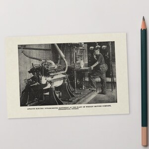 Cartolina d'epoca con dinamometro per la messa a punto di motori antichi