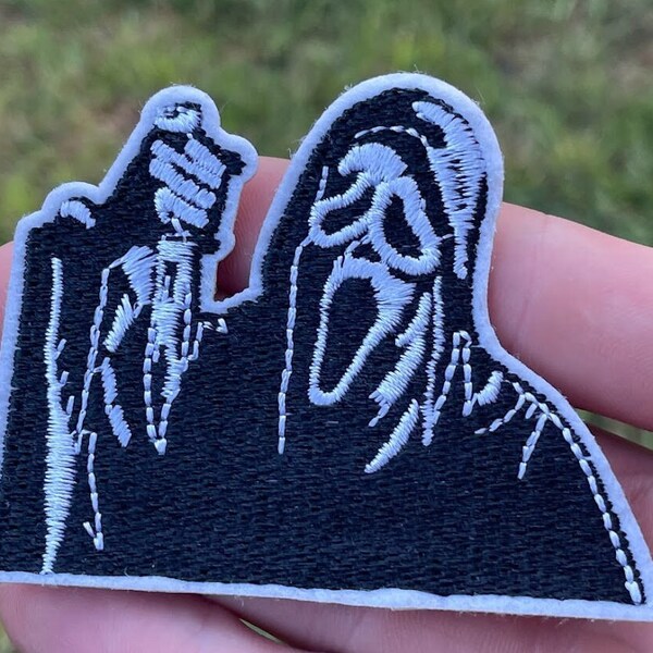 Scream Black and White Patch | Iron on | Ghostface Scream | Horror Halloween | Scary Movie | Lets watch scary movies | Knife Stab Cartoon