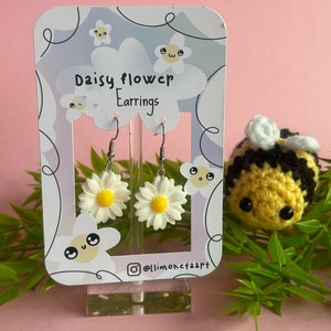 Flower earrings / Dainty Daisy Kawaii cute accessory, SPRING flower Earrings, Funky Earrings, CUTE PACKAGING, Cute Earrings