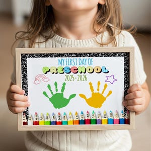 Back to school sign printable,First Day Of School Handprint Art,Printable 1st Day Template, Preschool Homeschool Classroom Activity