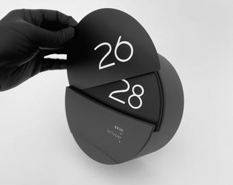 Calendario de escritorio manual ajustable de 17 cm con mes y día, hecho a mano: una obra de arte atemporal