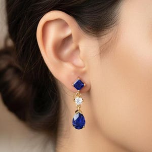 Earrings with leaves and an emerald green Swarovski drop – Le Rêve Amsterdam