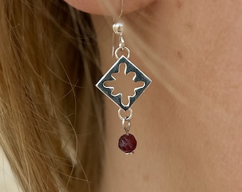 Garnet earrings, silver 925