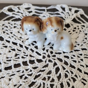 Vintage porcelain figurine of two dogs, Gift for collector, Gift idea